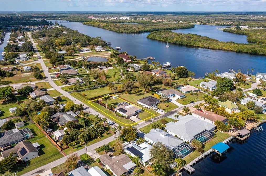 2009 Bahama Ave, Fort Myers, FL 33905-2079