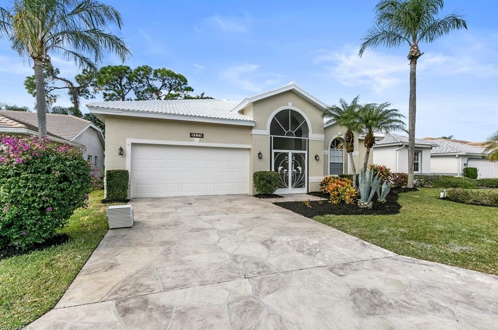9470 Old Hickory Cir, Fort Myers, FL 33912-6890