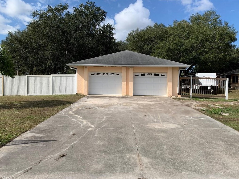 517 Hibiscus Ave, Lehigh Acres, FL 33972
