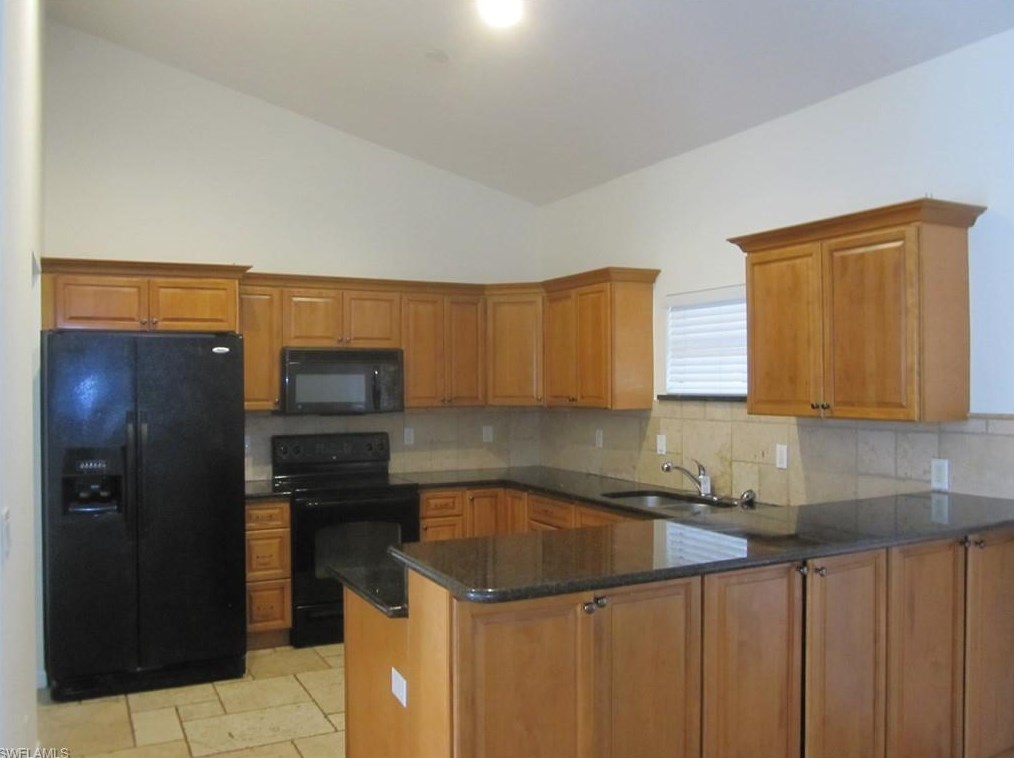2603 Diplomat Pkwy, Cape Coral, FL 33993-4885