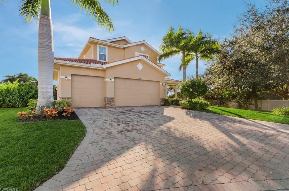 12600 Blue Banyon Ct, Fort Myers, FL 33903-7152