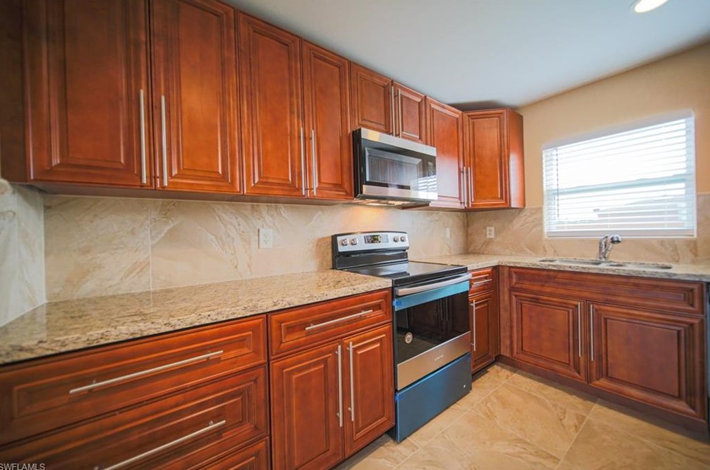 7002 Pilgrim Ct, Labelle, FL 33935