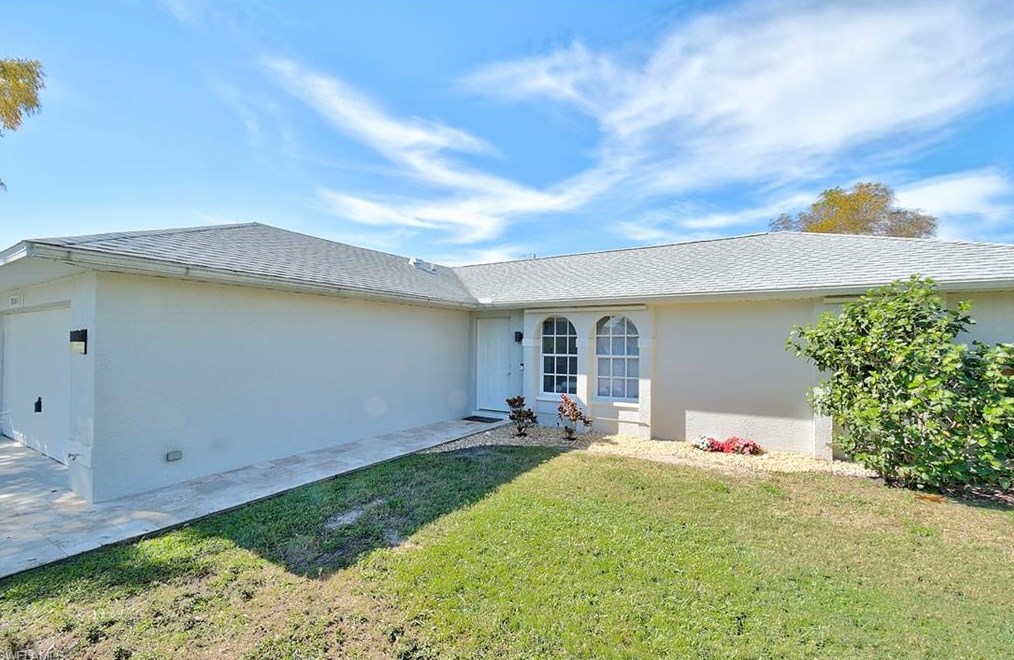 1914 17th Pl, Cape Coral, FL 33909-5492