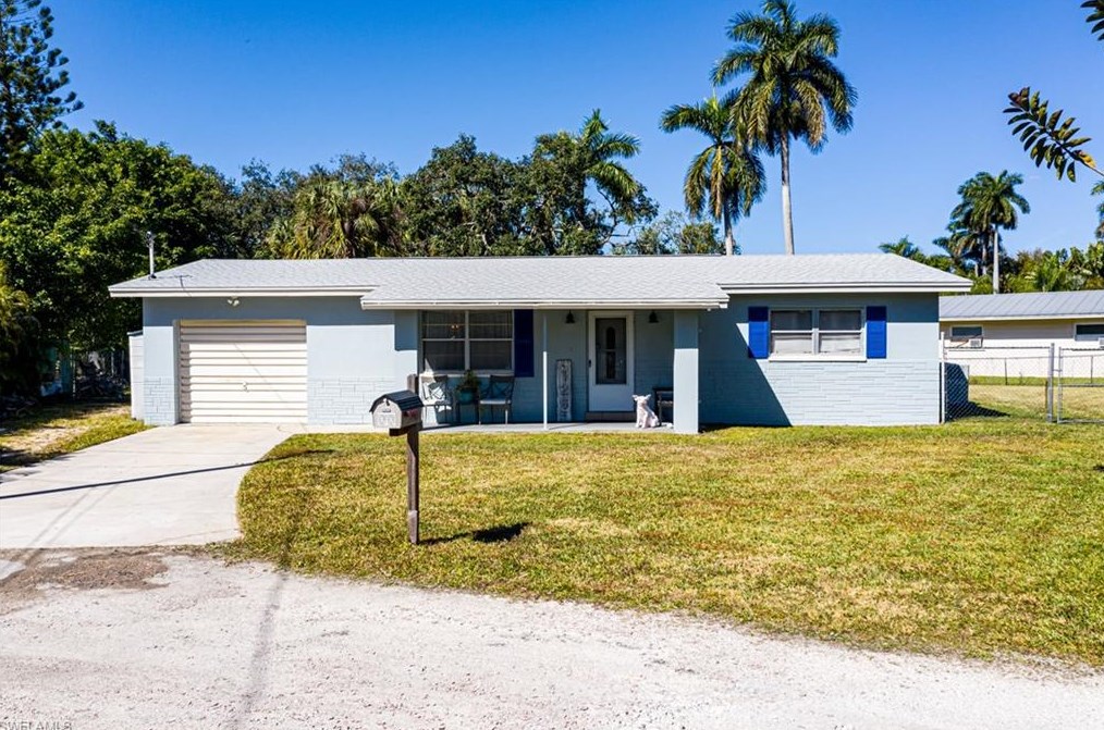 126 Brooks Rd, Fort Myers, FL 33917-4105