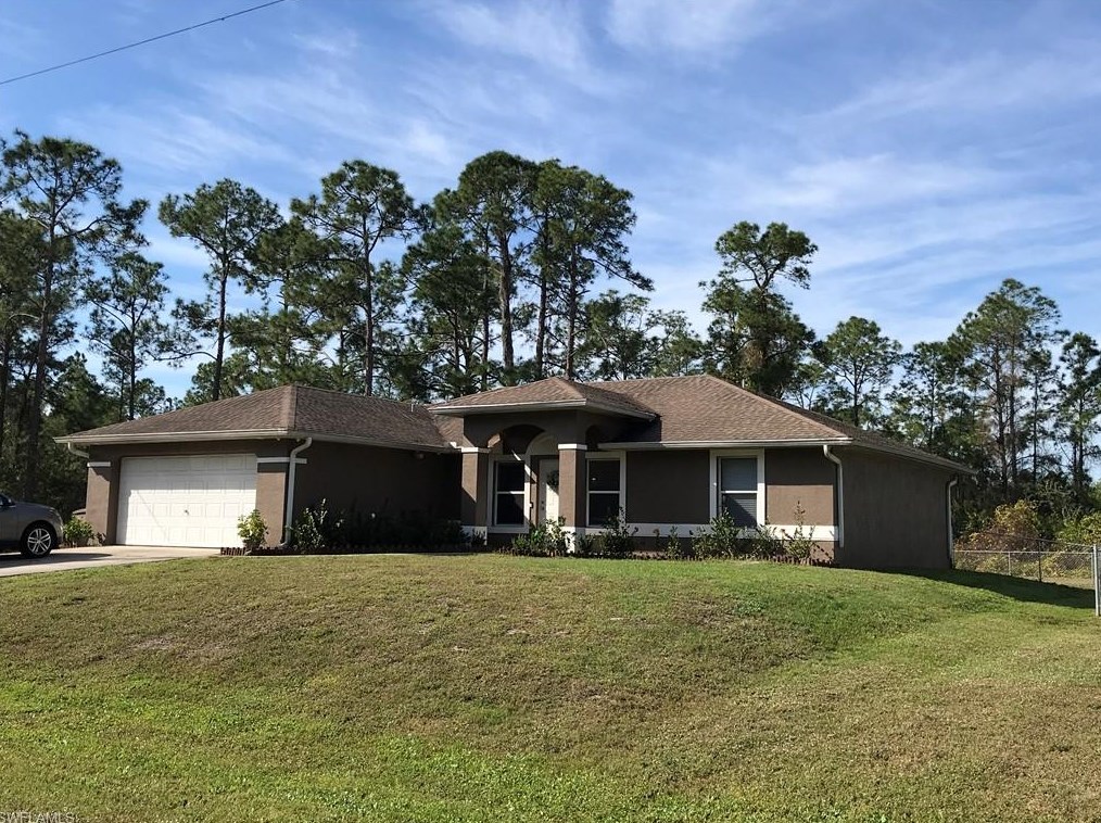 2023 Grayson Ave, Alva, FL 33920-4118