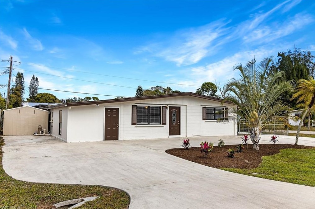 2217 Coronet St, Fort Myers, FL 33907-3035