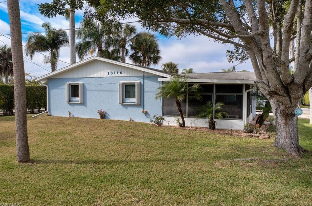 18116 Pioneer Rd, Fort Myers, FL 33908-4673