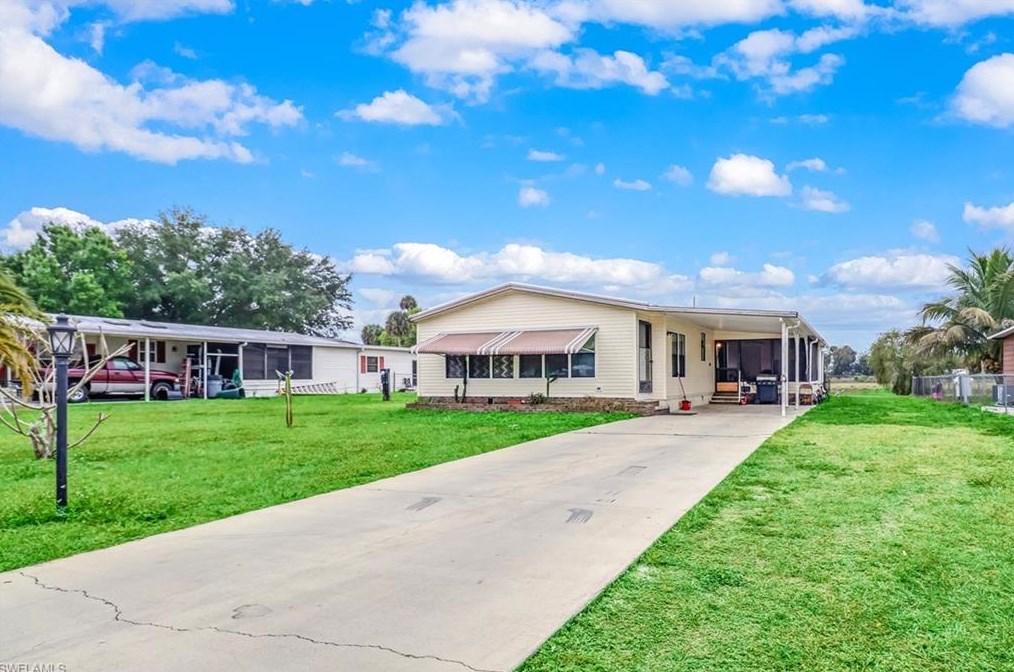 2425 Zoysia Ln, Fort Myers, FL 33917-2412