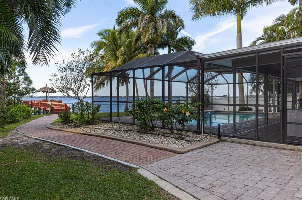 3981 River Dr, Fort Myers, FL 33916-1026