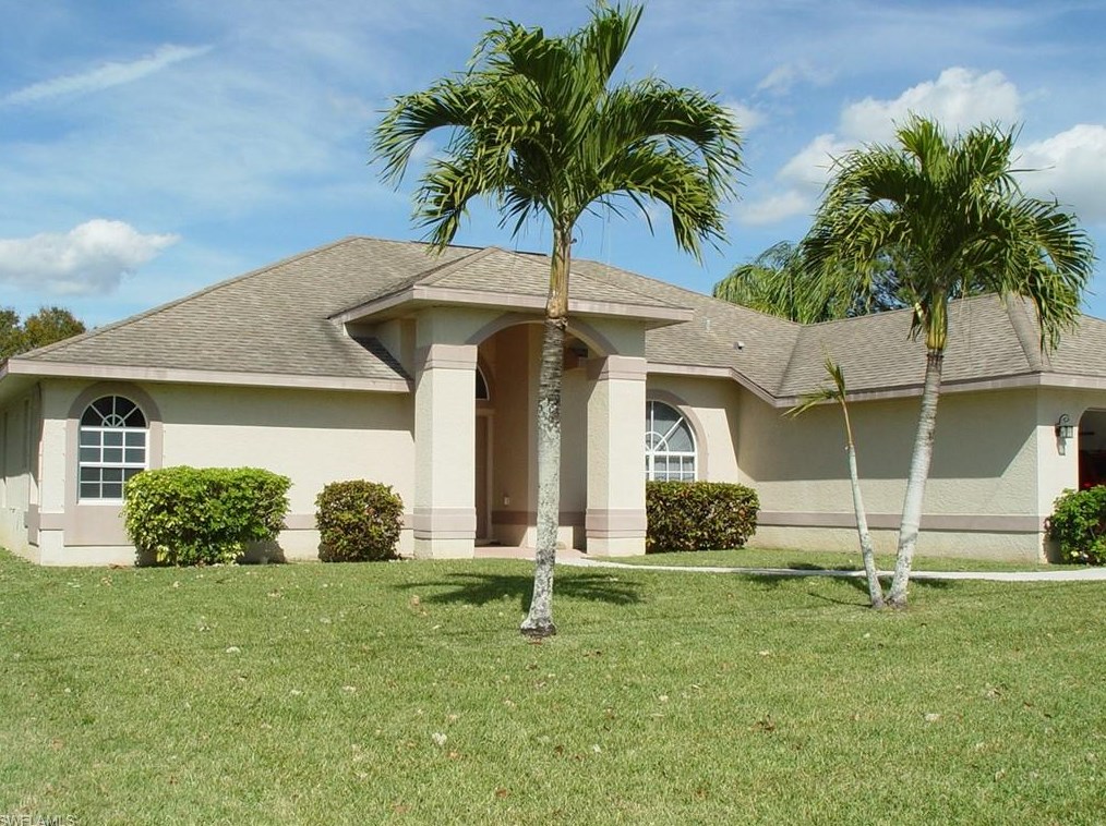 201 10th Ter, Cape Coral, FL 33990-1583