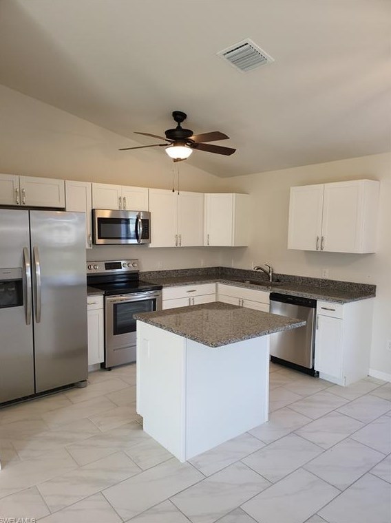 907 9th St, Cape Coral, FL 33909-3139