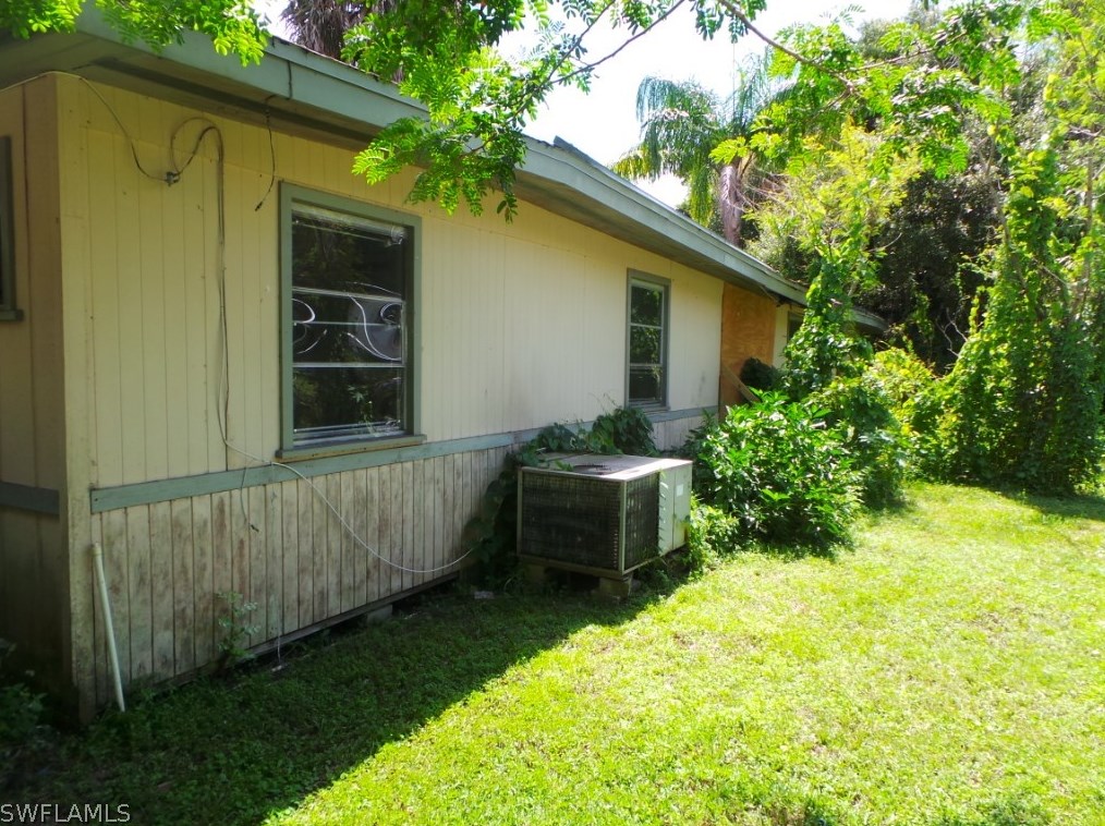 1255 Monica Ln, Fort Myers, FL 33903-3810