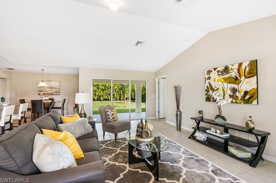 1102 21st Ter, Cape Coral, FL 33990-4662