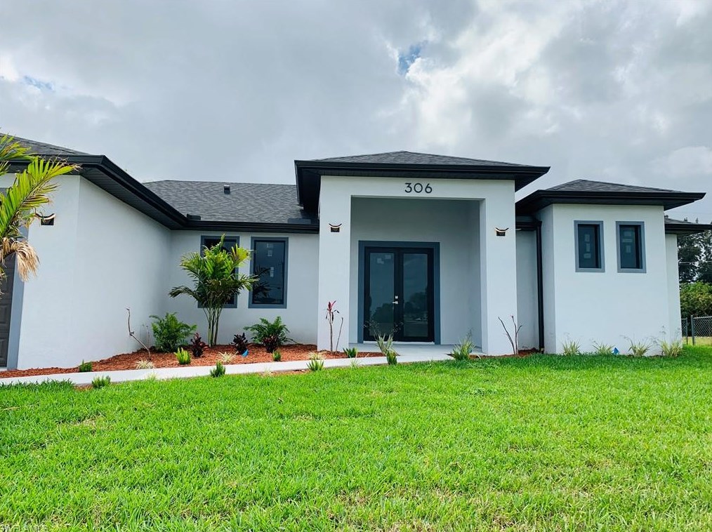 306 9th Ter, Cape Coral, FL 33993-1322