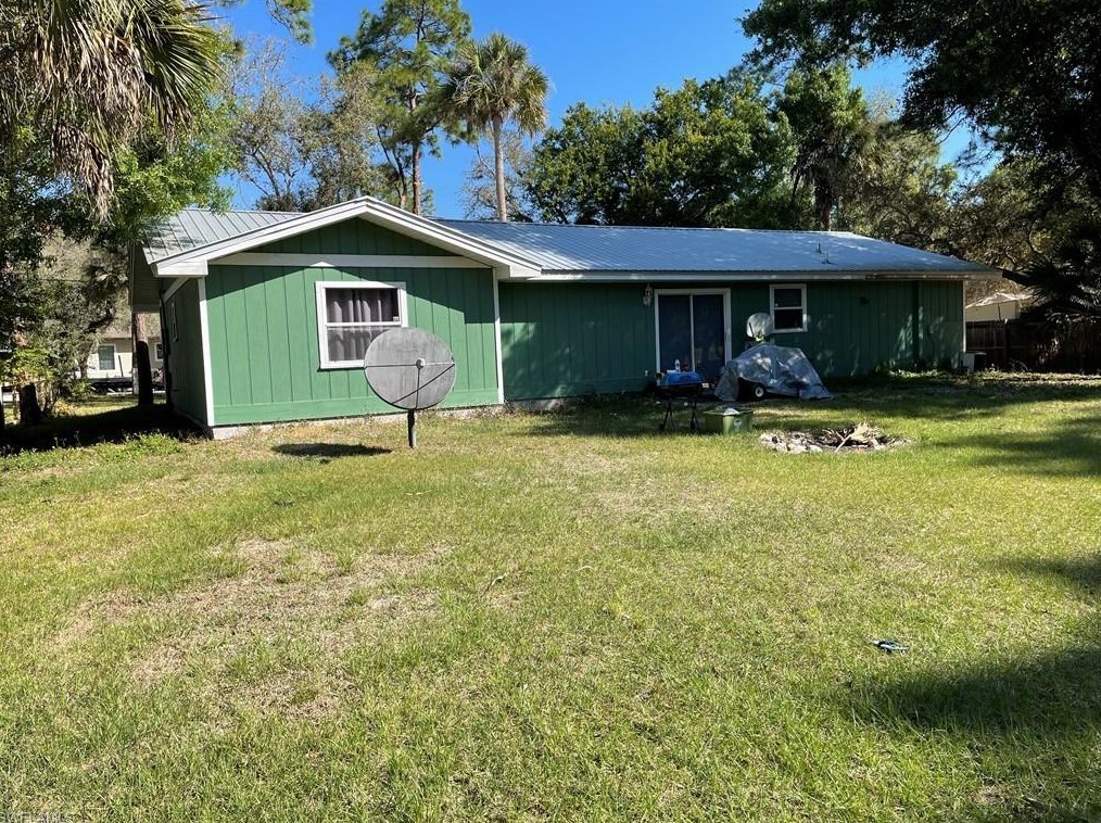 401 Broward Ave, Labelle, FL 33935-4917