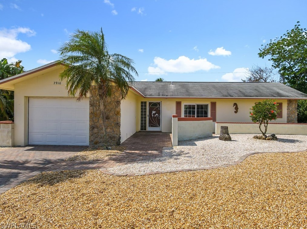 7910 Buccaneer Dr, Fort Myers Beach, FL 33931