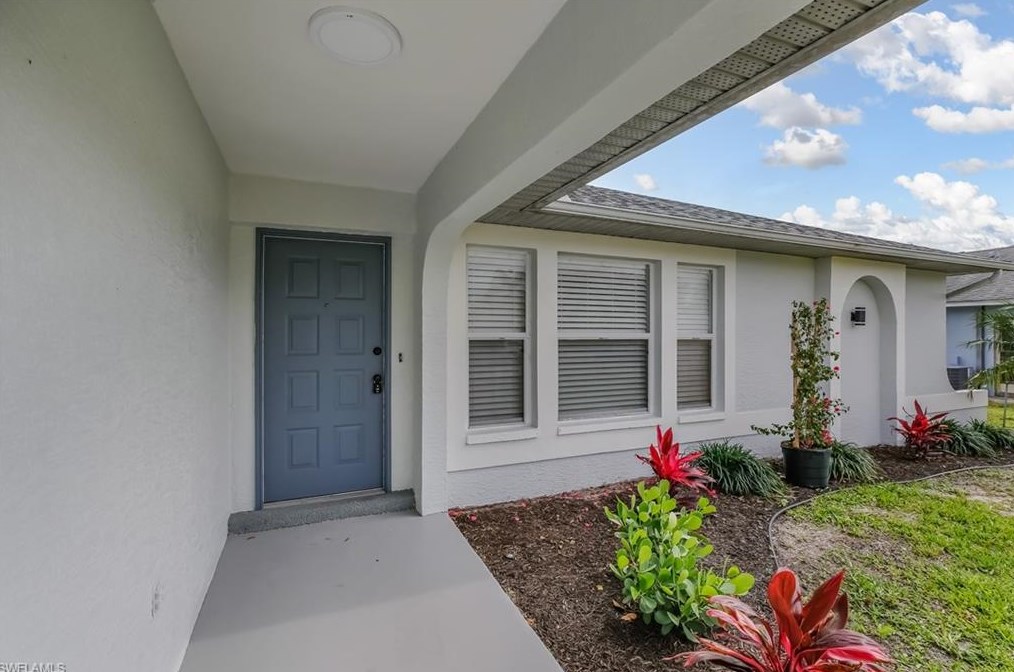 2122 Viscaya Pkwy, Cape Coral, FL 33990-3255