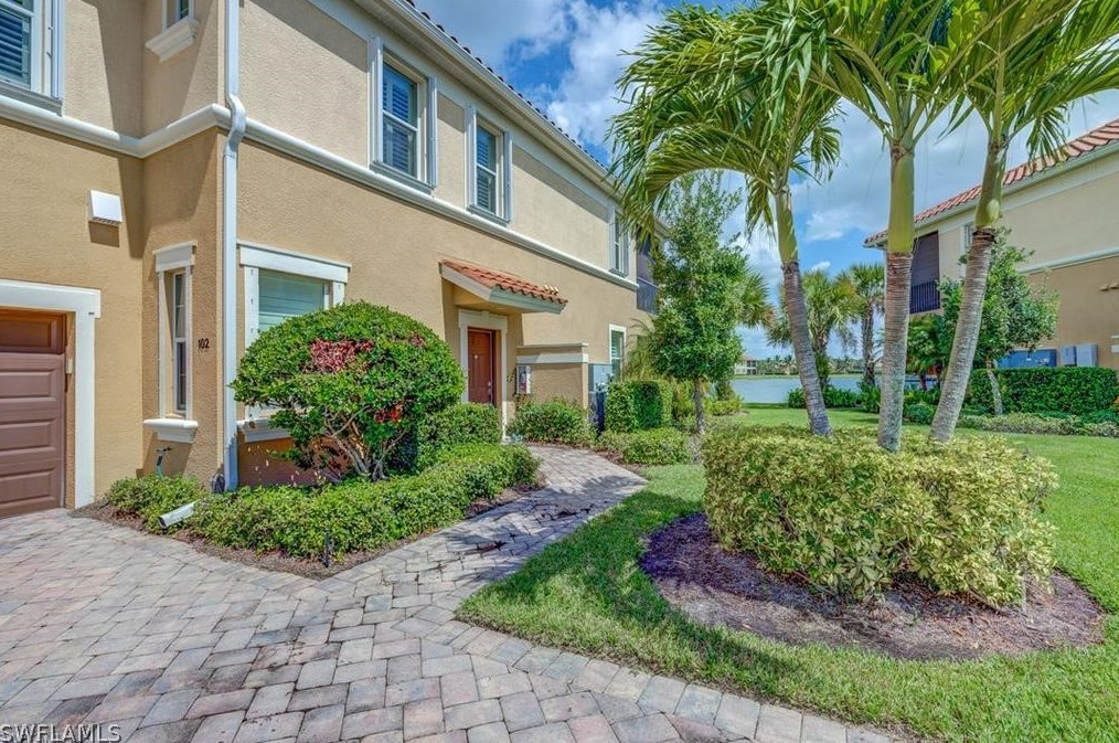 10300 Glastonbury Cir, Fort Myers, FL 33913-8538