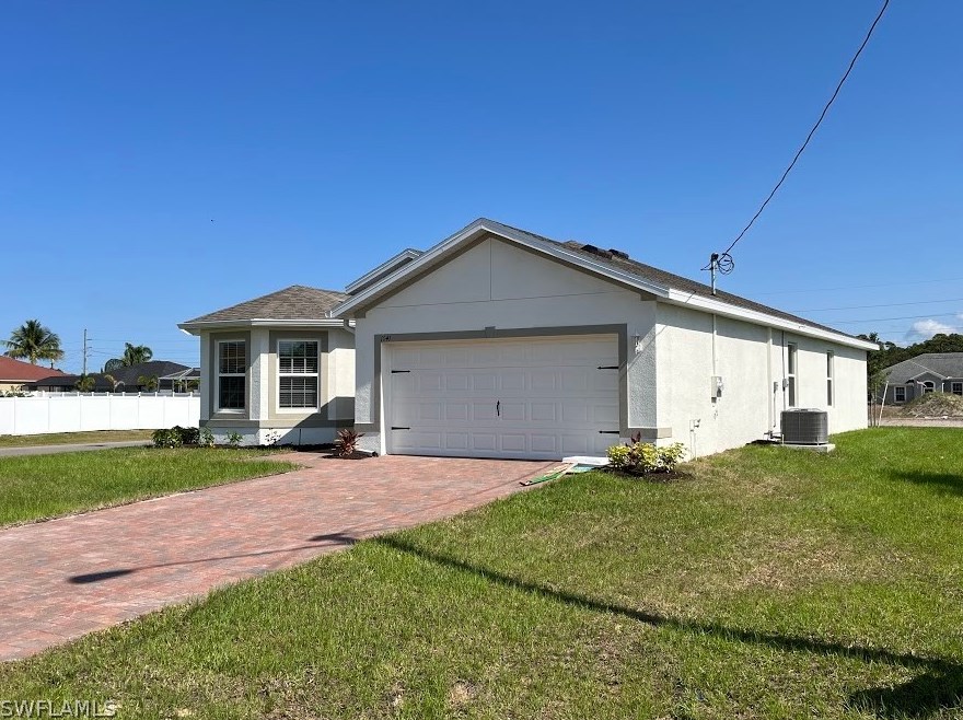 1041 1st St, Cape Coral, FL 33991-1567