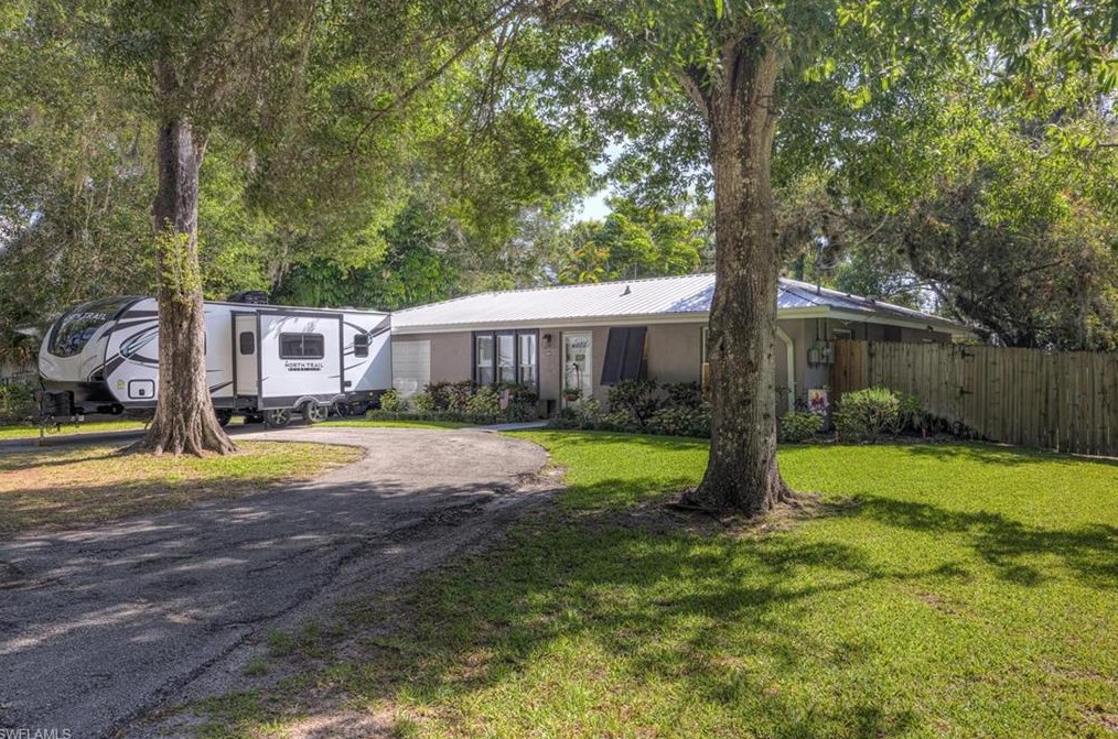 109 Riverview St, Labelle, FL 33935-5032