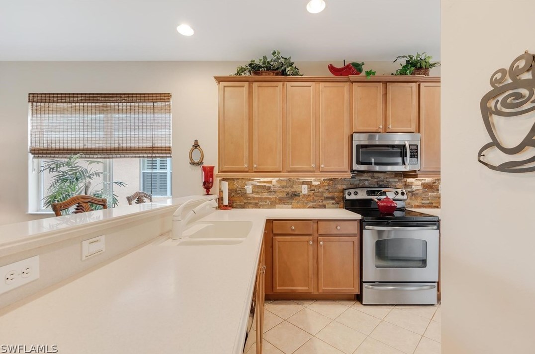 3516 Crosswater Dr, North Fort Myers FL  33917-7851 exterior