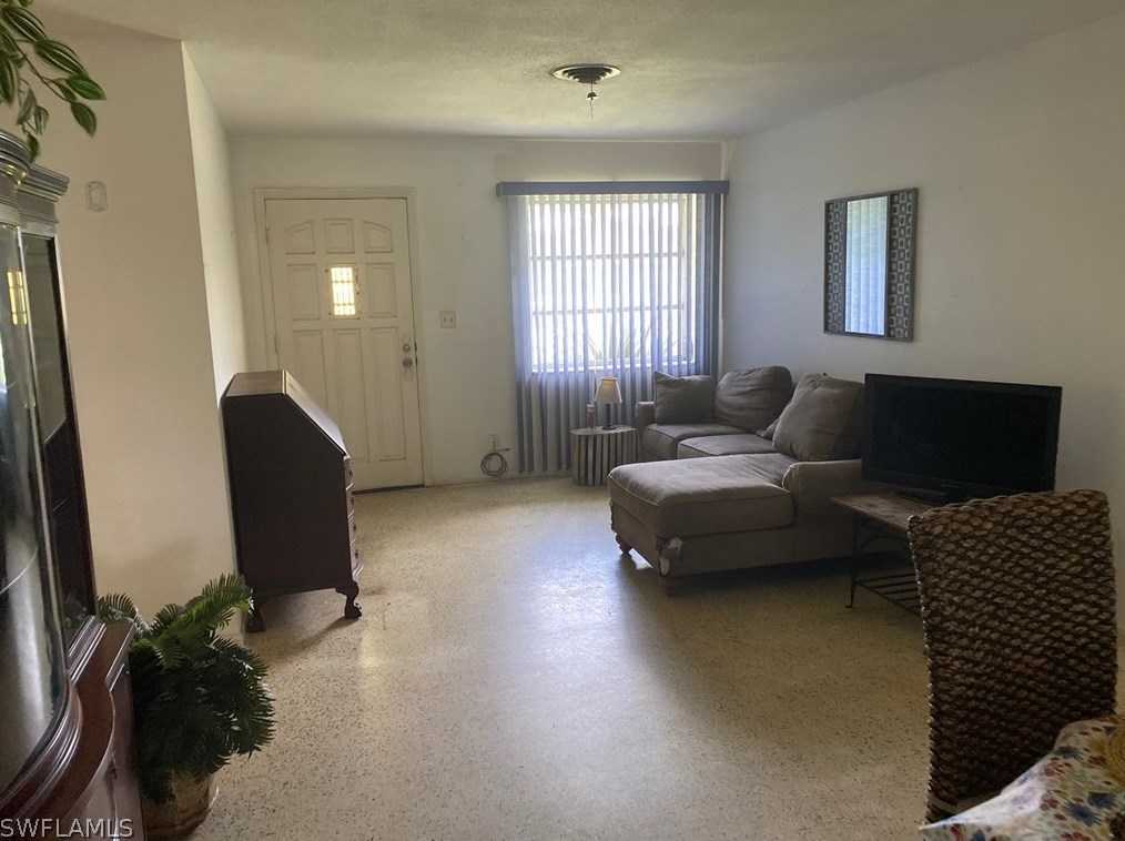 5546 Winkler Rd, Fort Myers, FL 33919-2643