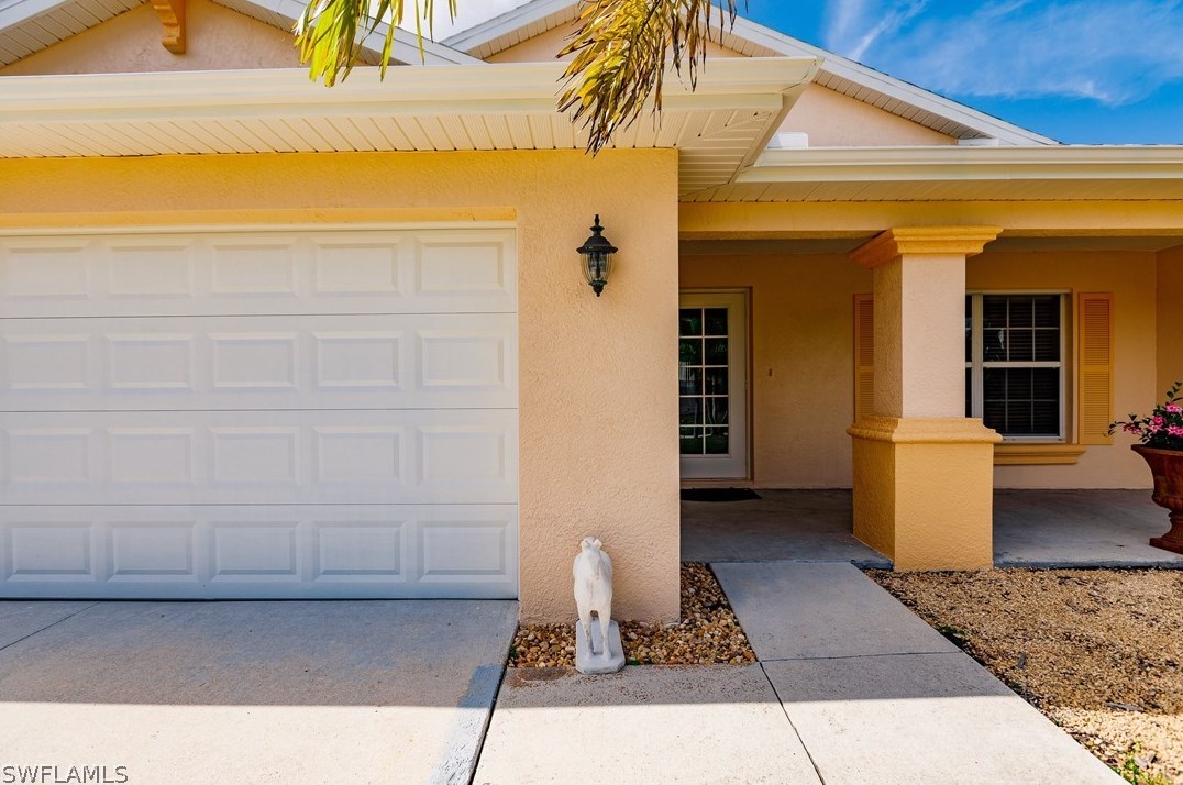 918 31st Ter, Cape Coral, FL 33904-2936