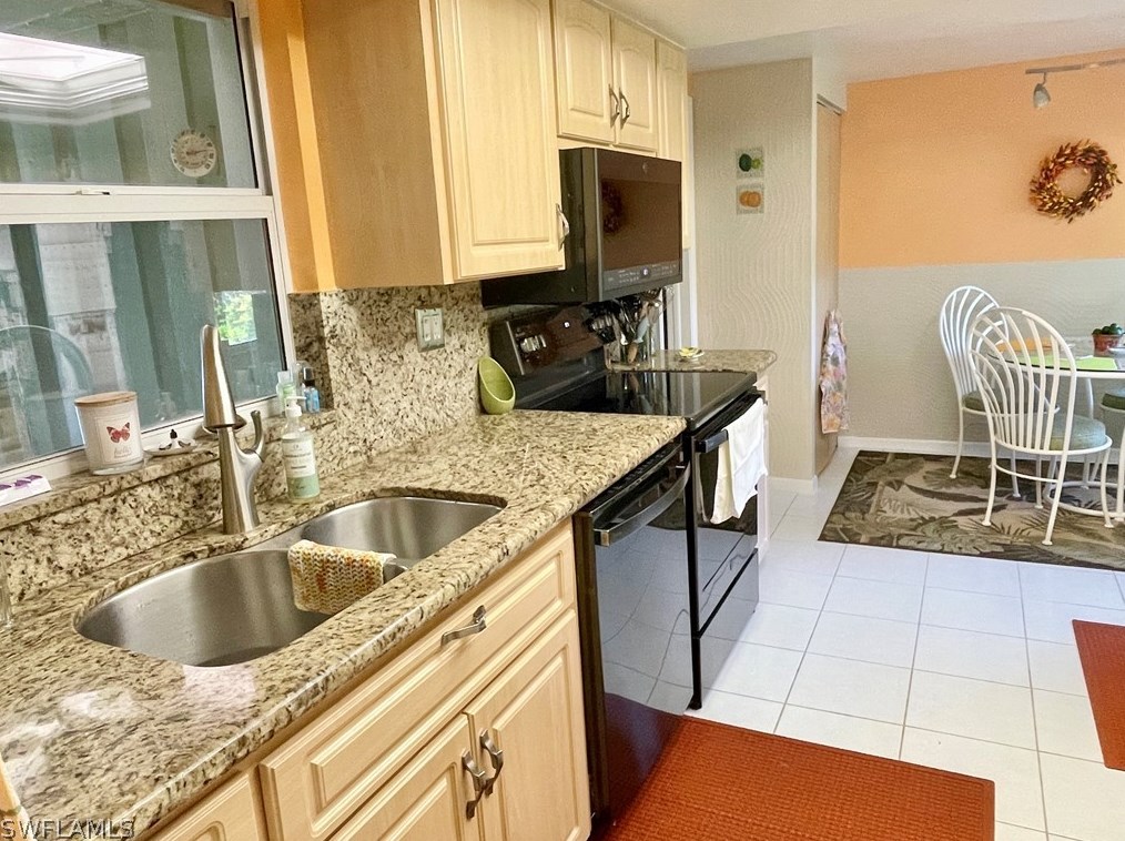 5570 Boynton Ln, Fort Myers, FL 33919-2705