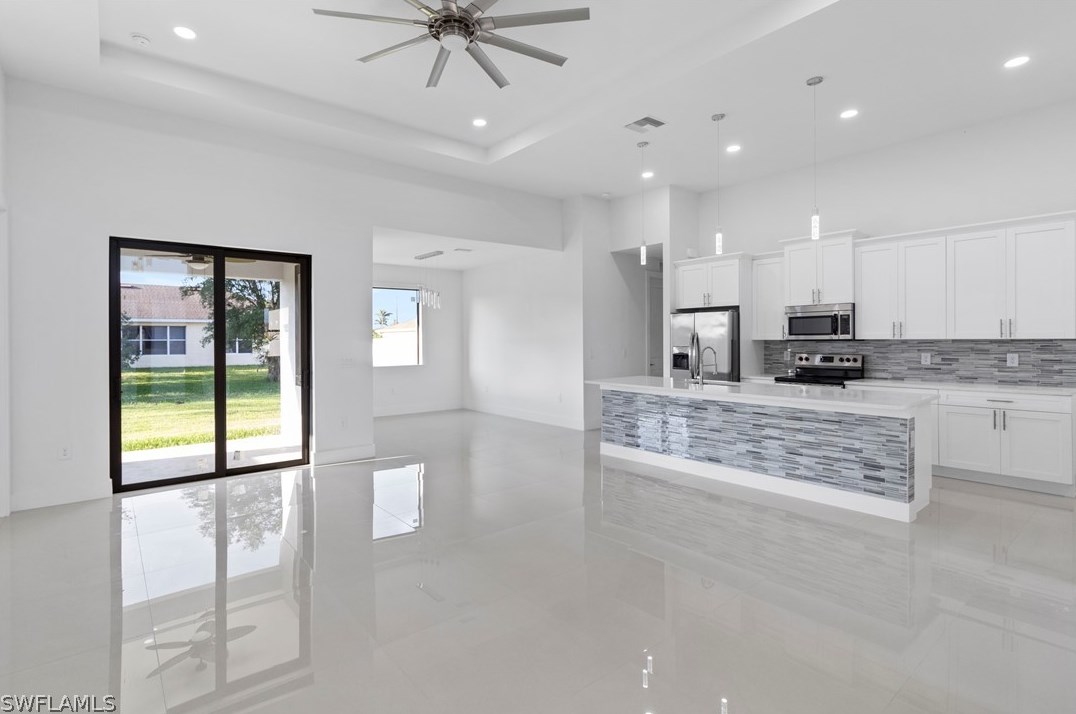 2125 17th St, Cape Coral, FL 33909-5463