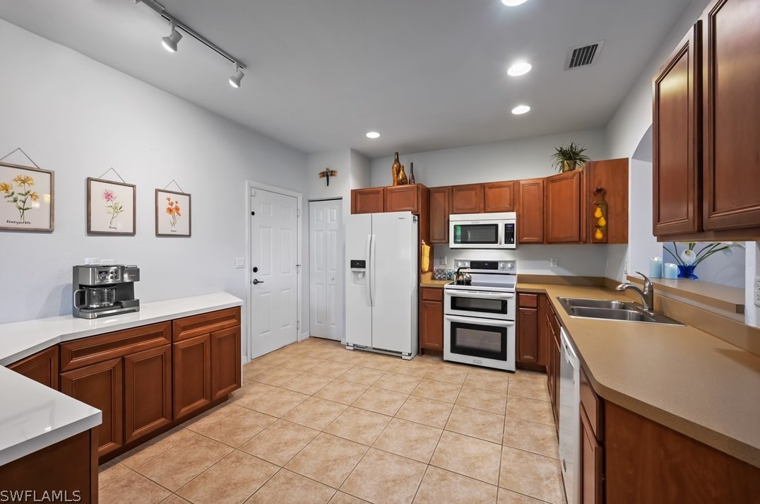 2414 Laurentina Ln, Cape Coral, FL 33909-5280
