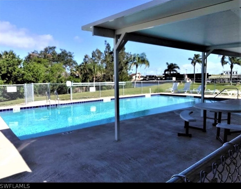 879 Yacht Club Way, Moore Haven FL  33471-2823 exterior
