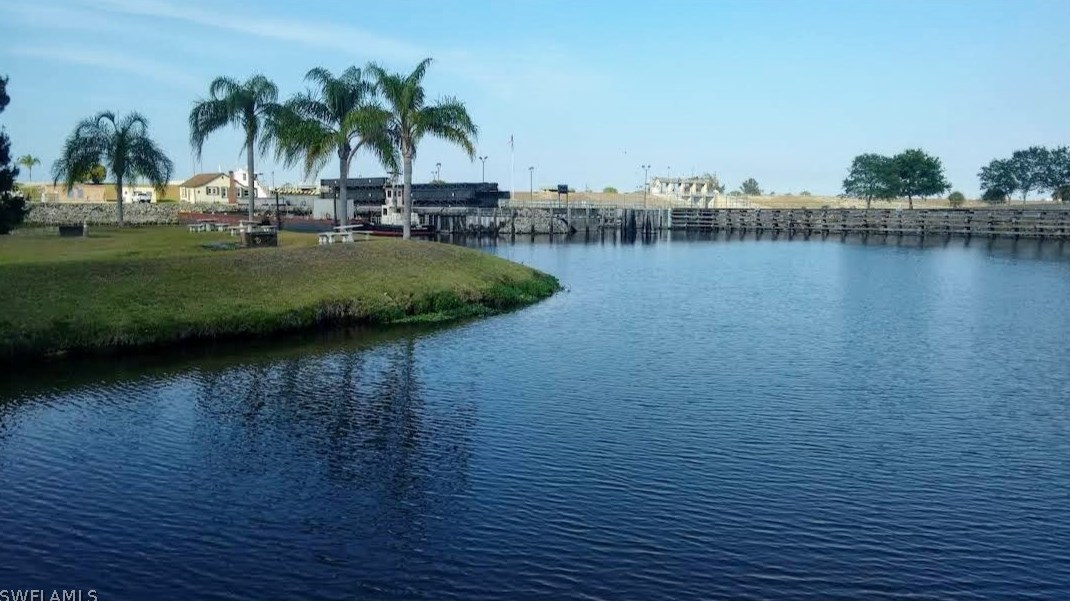 879 Yacht Club Way, Moore Haven FL  33471-2823 exterior