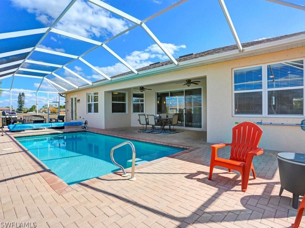 525 7th St, Cape Coral, FL 33990-2807