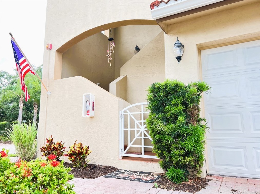 8521 Oakshade Cir, Fort Myers, FL 33919-3372