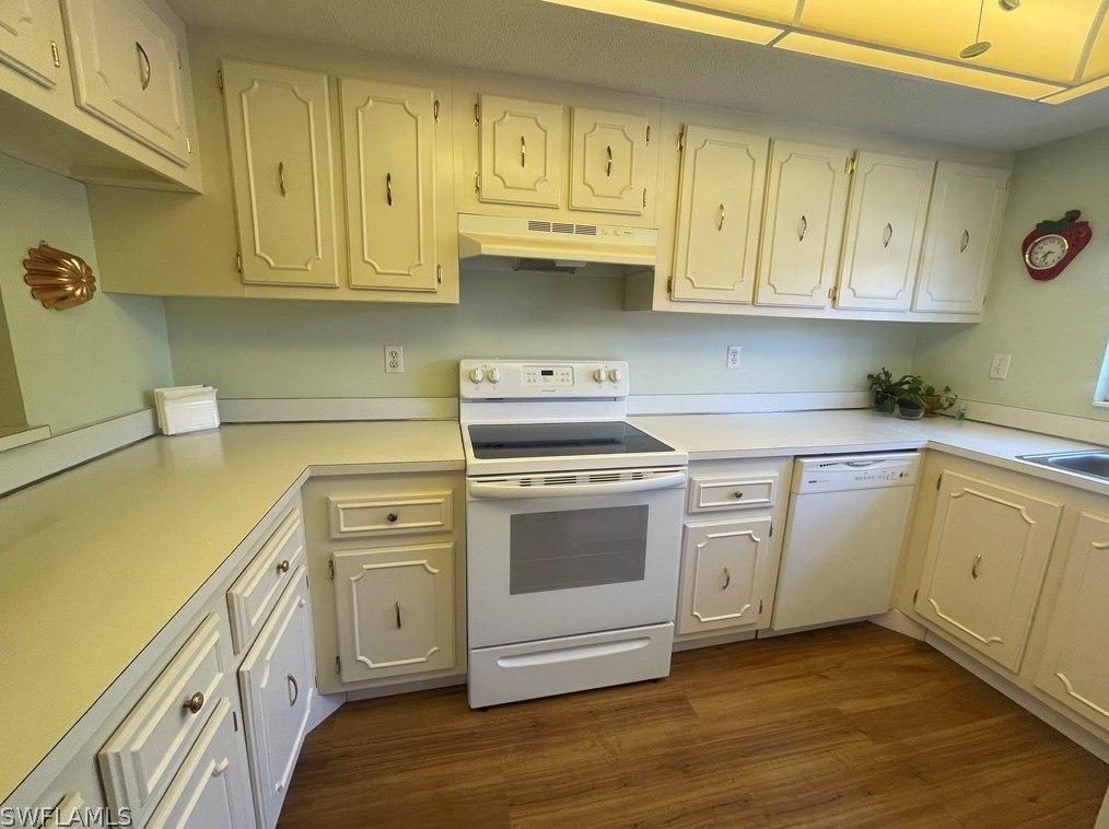 7049 New Post Dr, Fort Myers, FL 33917-3403