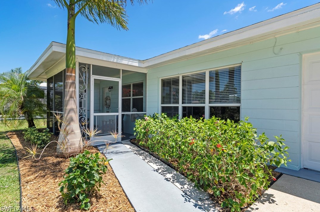 1448 Byron Rd, Fort Myers, FL 33919-1023