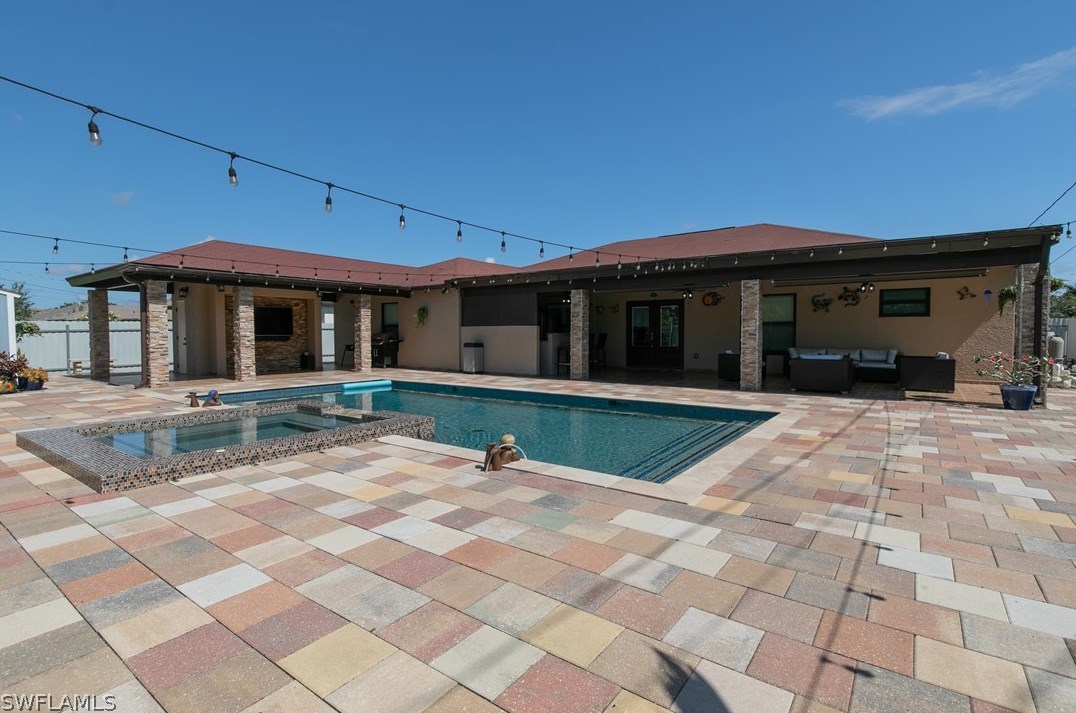 314 19th Ter, Cape Coral, FL 33909-5252