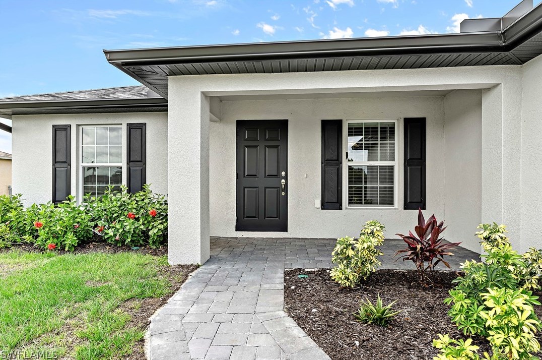 607 32nd St, Cape Coral, FL 33904-4138