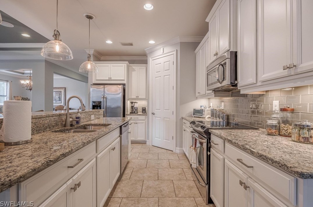 1326 Jambalana Ln, Fort Myers FL  33901-8808 exterior