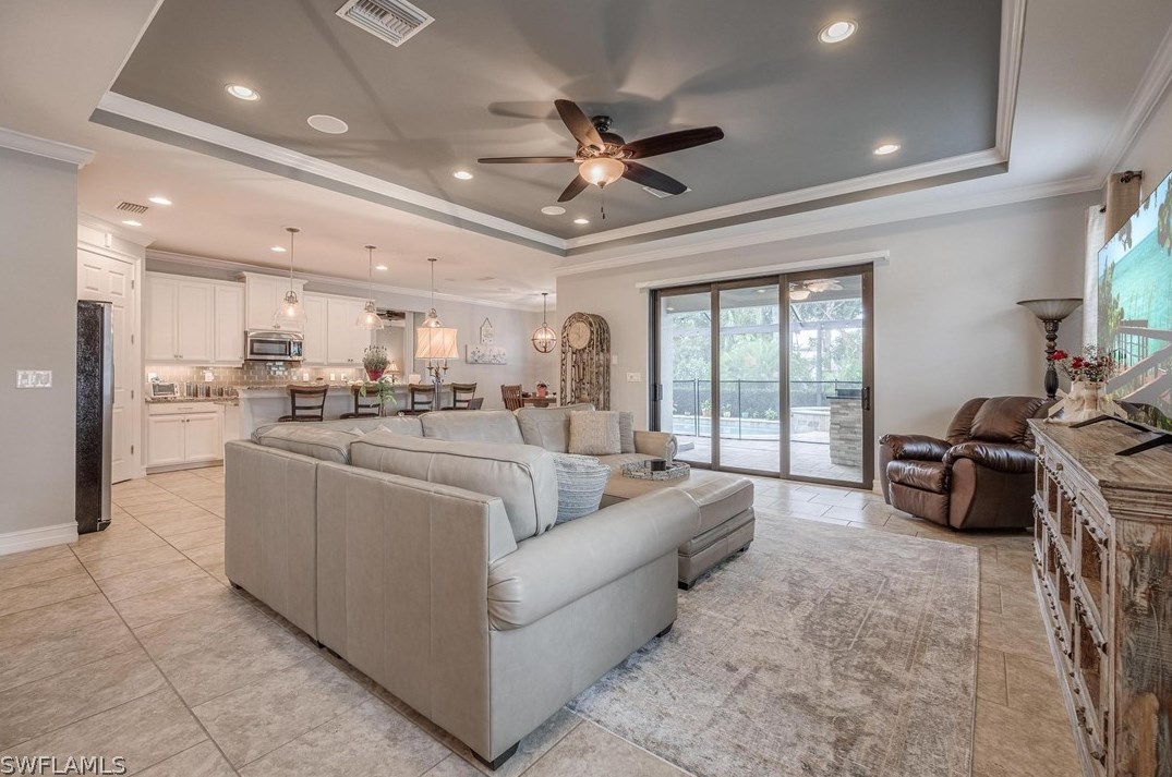 1326 Jambalana Ln, Fort Myers FL  33901-8808 exterior