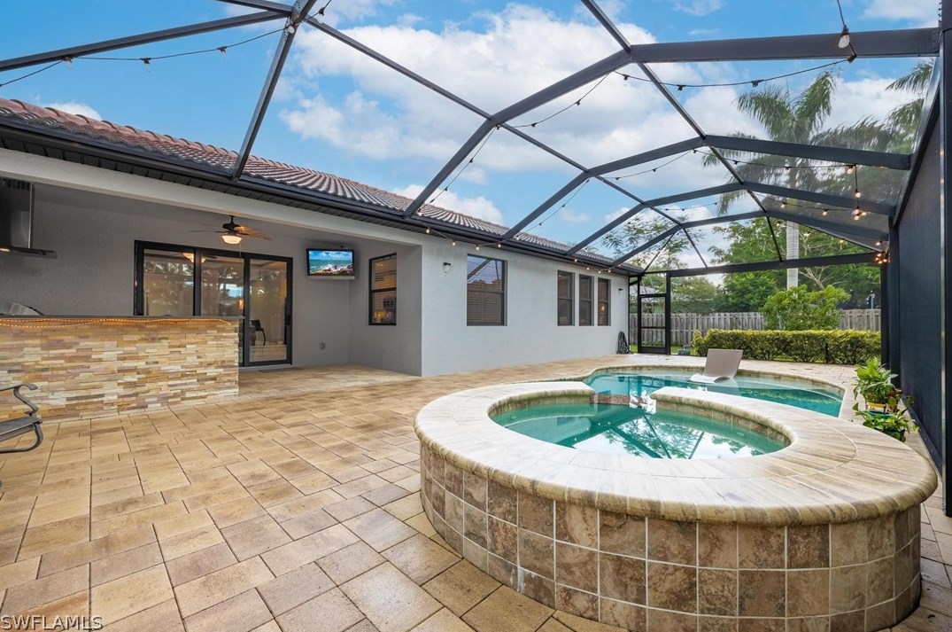 1326 Jambalana Ln, Fort Myers FL  33901-8808 exterior