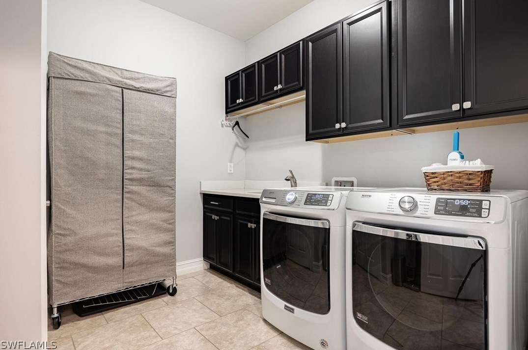 1326 Jambalana Ln, Fort Myers FL  33901-8808 exterior