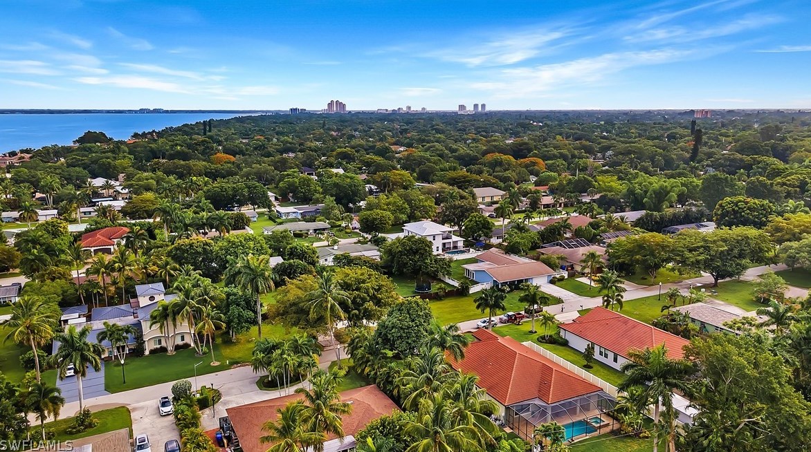 1326 Jambalana Ln, Fort Myers FL  33901-8808 exterior