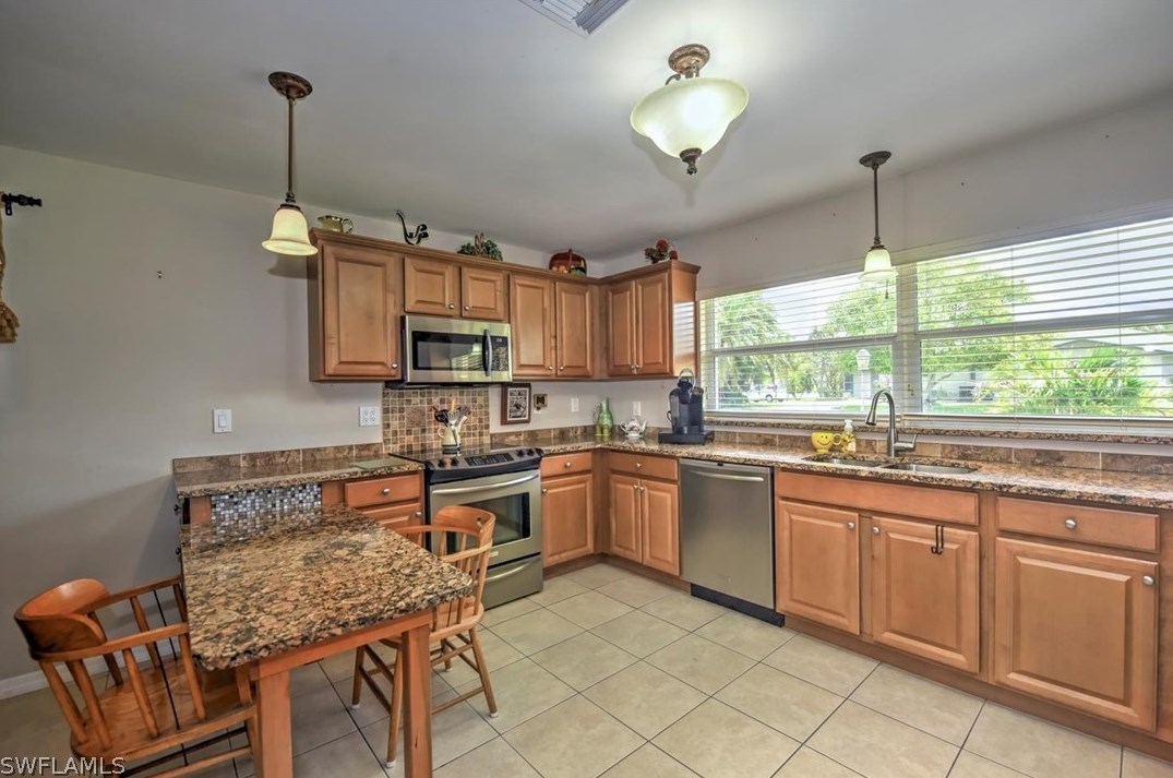 2231 Club House Rd, Fort Myers, FL 33917-2523