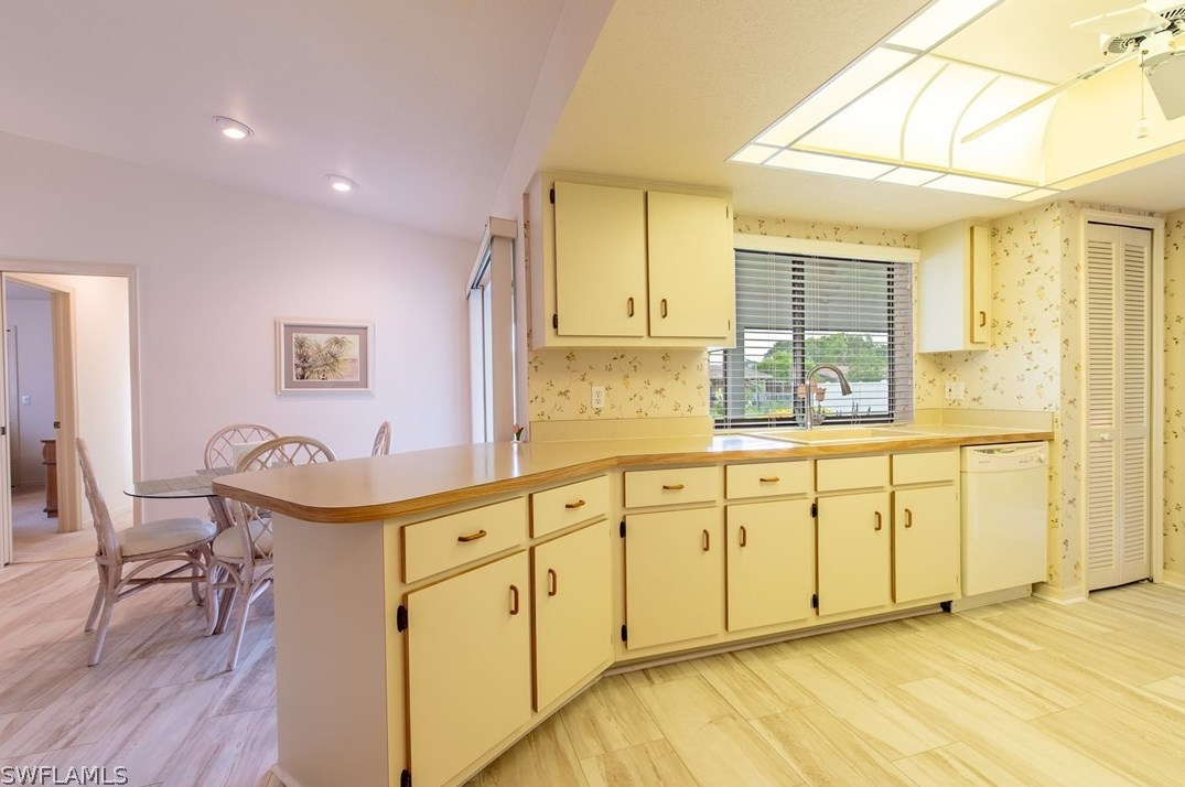 2039 Coral Point Dr, Cape Coral, FL 33990-6802
