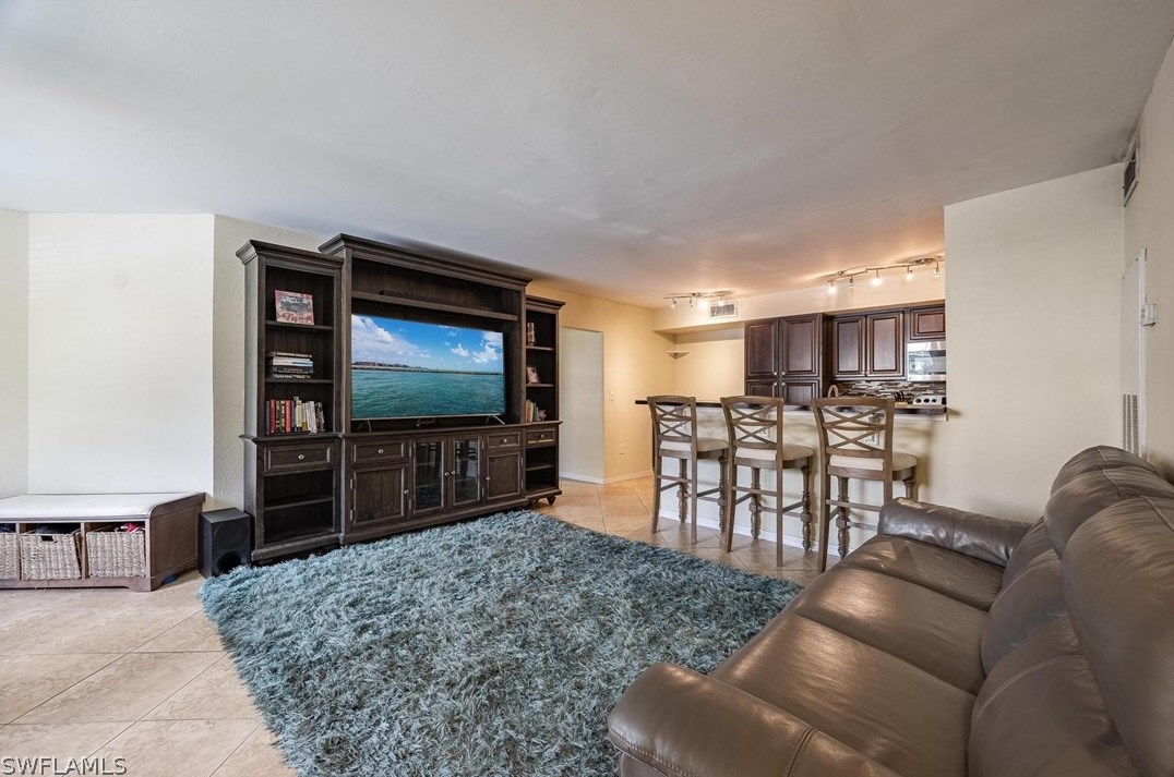 12750 Equestrian Cir, Fort Myers, FL 33907-7582