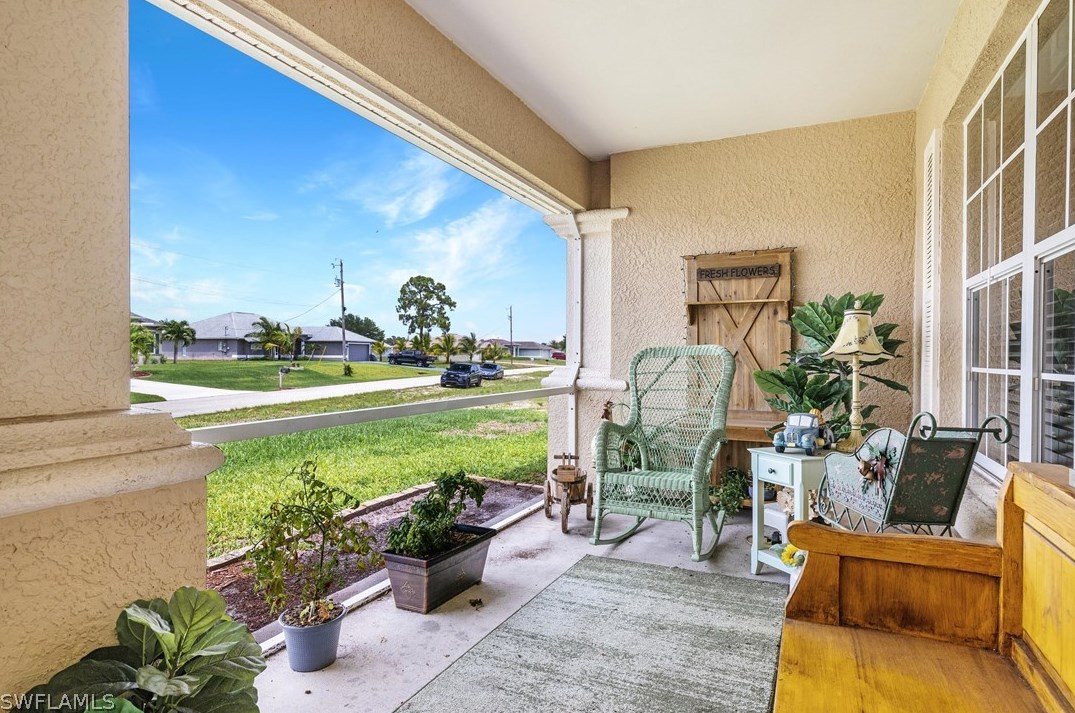 214 29th Ter, Cape Coral, FL 33904-3423