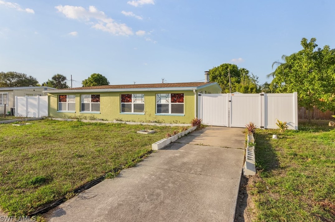 942 Hyacinth St, Fort Myers, FL 33903-4214