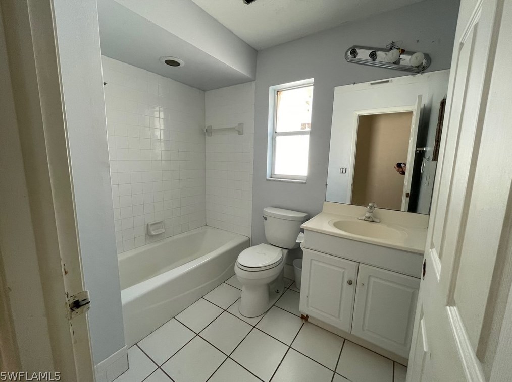 6451 Adelphi Cir, Fort Myers FL  33919-5002 exterior