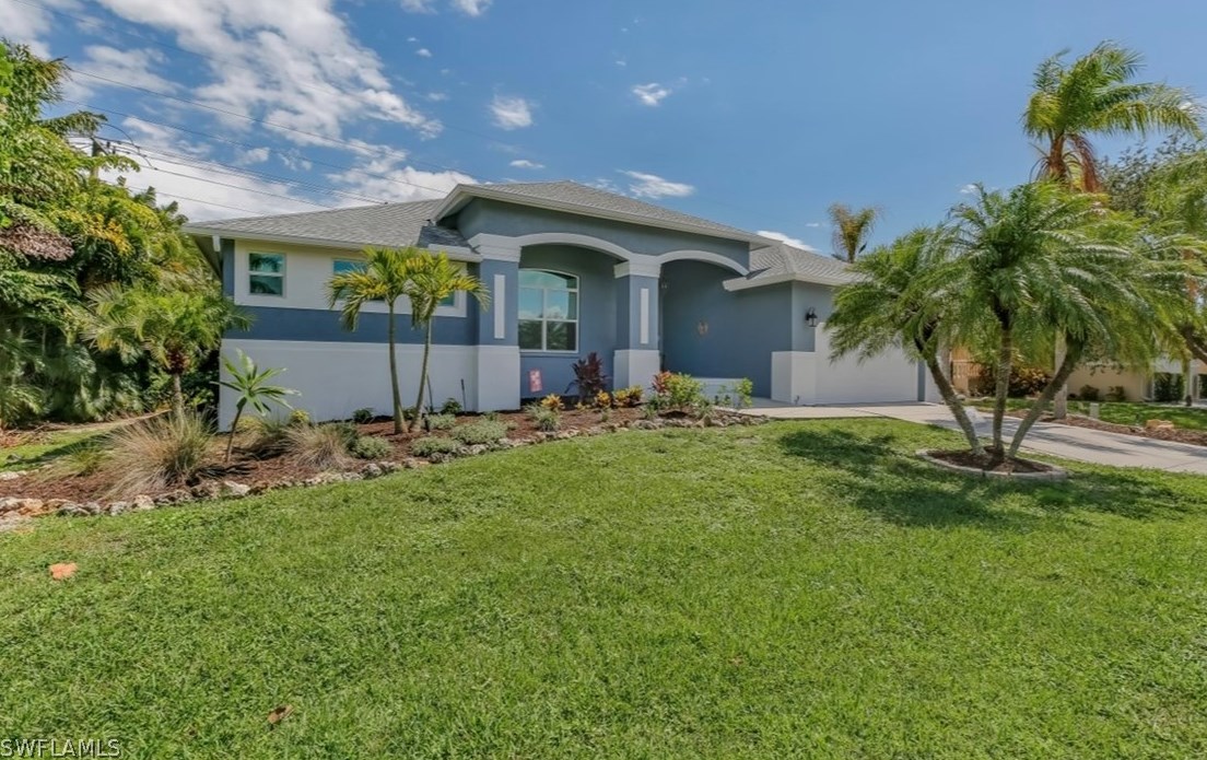 8811 Woodgate Dr, Fort Myers, FL 33908-6211